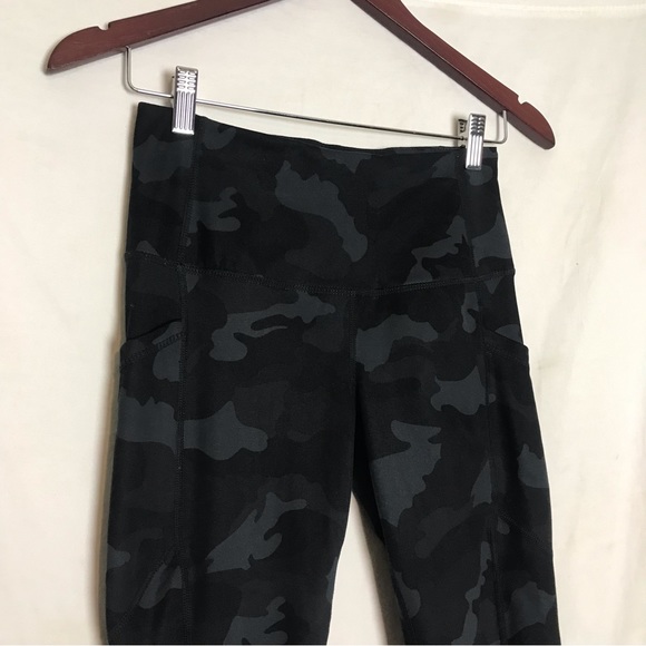 Yogalicious Lux Black Camo High Waist Stash Pockets Ankle Leggings Womens Sz S - Picture 4 of 10